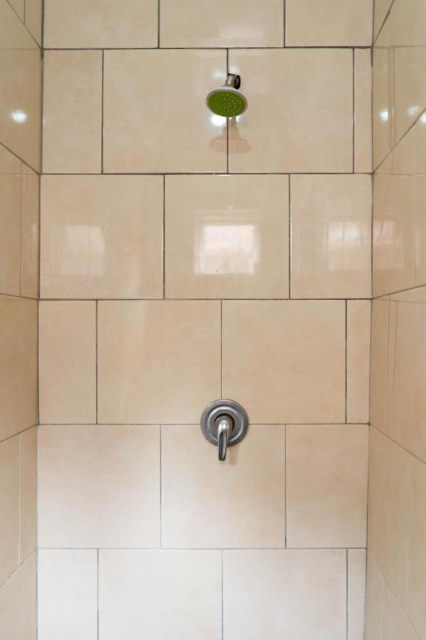 בלוויל Albrine Lodge מראה חיצוני תמונה
