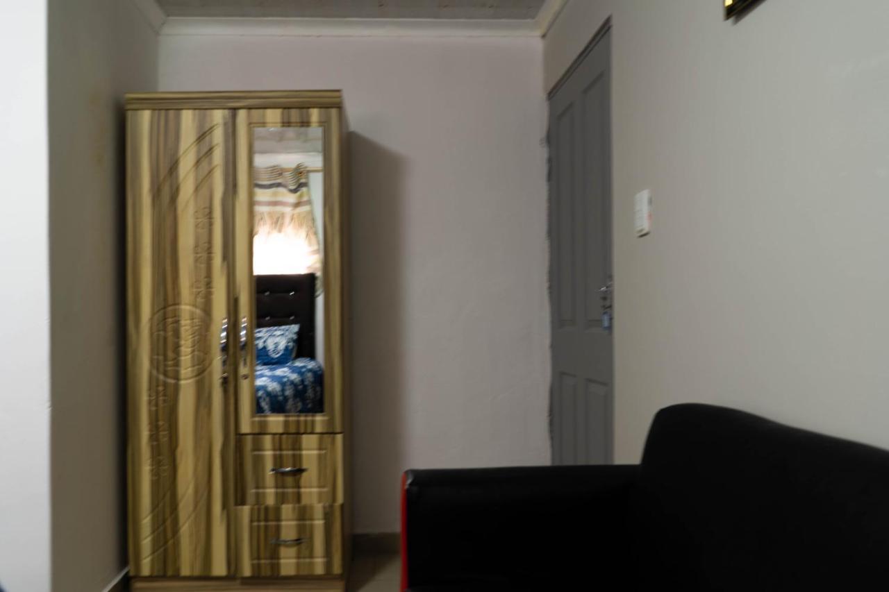 בלוויל Albrine Lodge מראה חיצוני תמונה